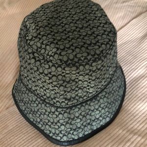 COACH BUCKET HAT - never been worn